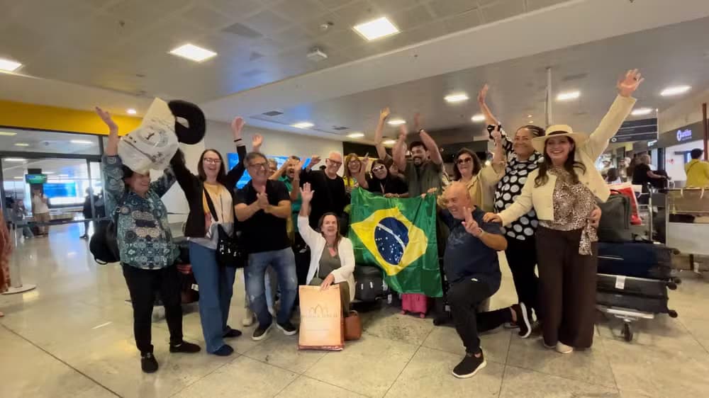 Brasileiros Retornam ao Espírito Santo Após Cruseiro Paralisado no Oriente Médio
