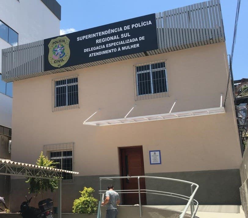 Confusão em empresa termina com mulher levada para a delegacia em Cachoeiro