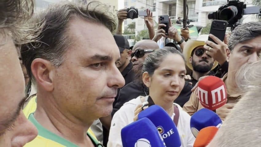 Guerra de Acusações Marca Disputa Religiosa na Eleição