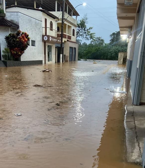 Chuva causa transbordamento e alagamentos pontuais em Iconha