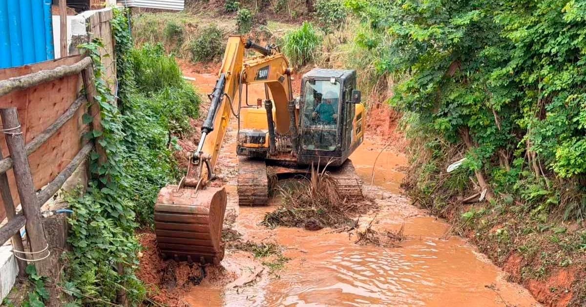 Muniz Freire Investe em Prevenção Contra Enchentes com Desassoreamento de Córrego