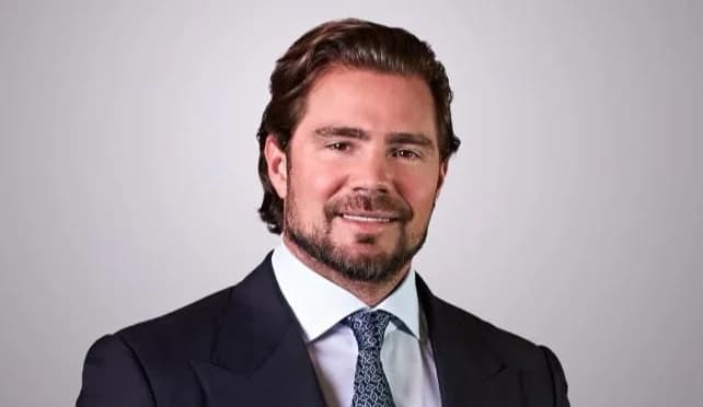 Investigação Revela Táticas de Censura de Banqueiro Contra Críticas Jornalísticas