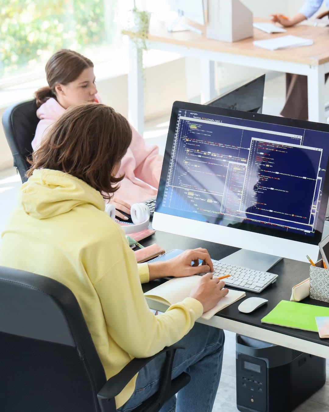 Quais profissões vão crescer no Espírito Santo — e estamos preparando nossos jovens para elas?