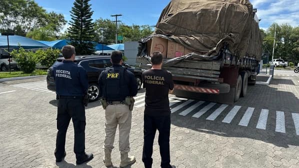 Mega apreensão de cigarros ilegais na BR 101