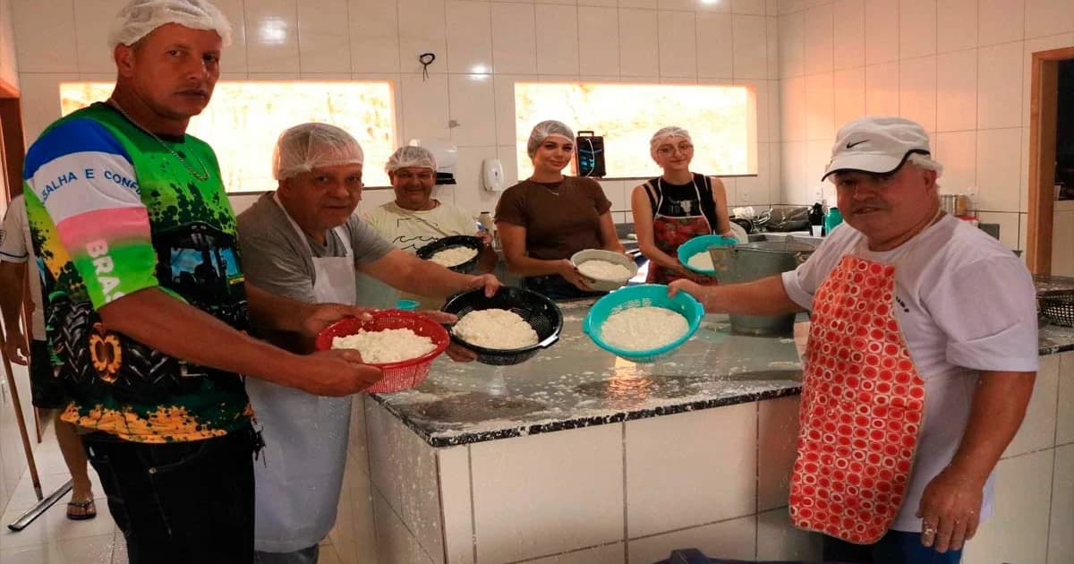 Itaici Celebra Tradição com Queijo Gigante e Doce Caseiro