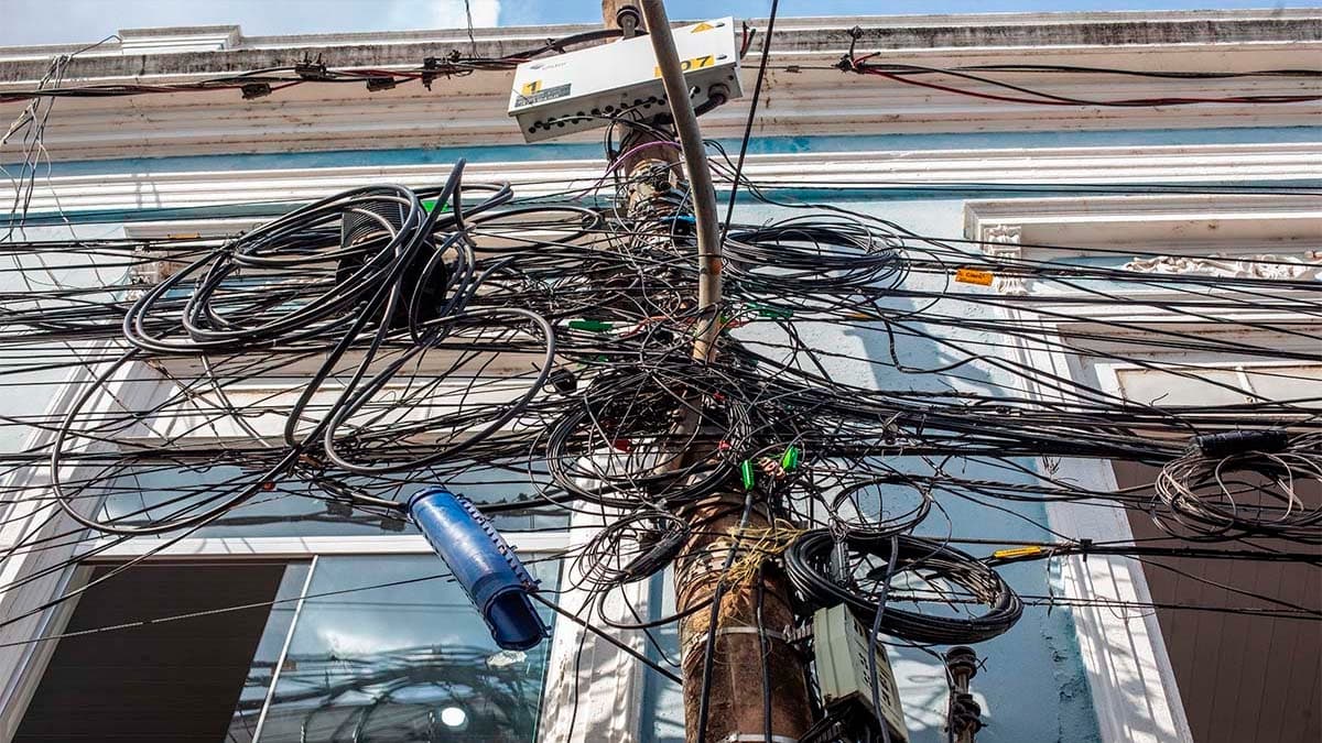 Fim da Poluição de Fios em Postes