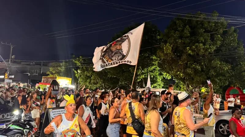 Paixão Vascaína Toma as Ruas em Carnaval Vibrante