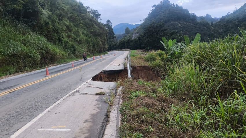 BR 262: Erosão Compromete Pista na Região Serrana do ES