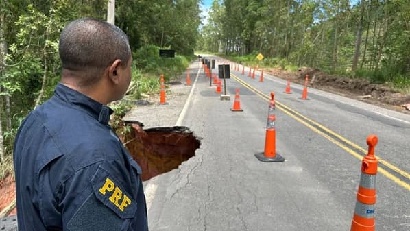 Cratera interliga BR-262 a risco iminente