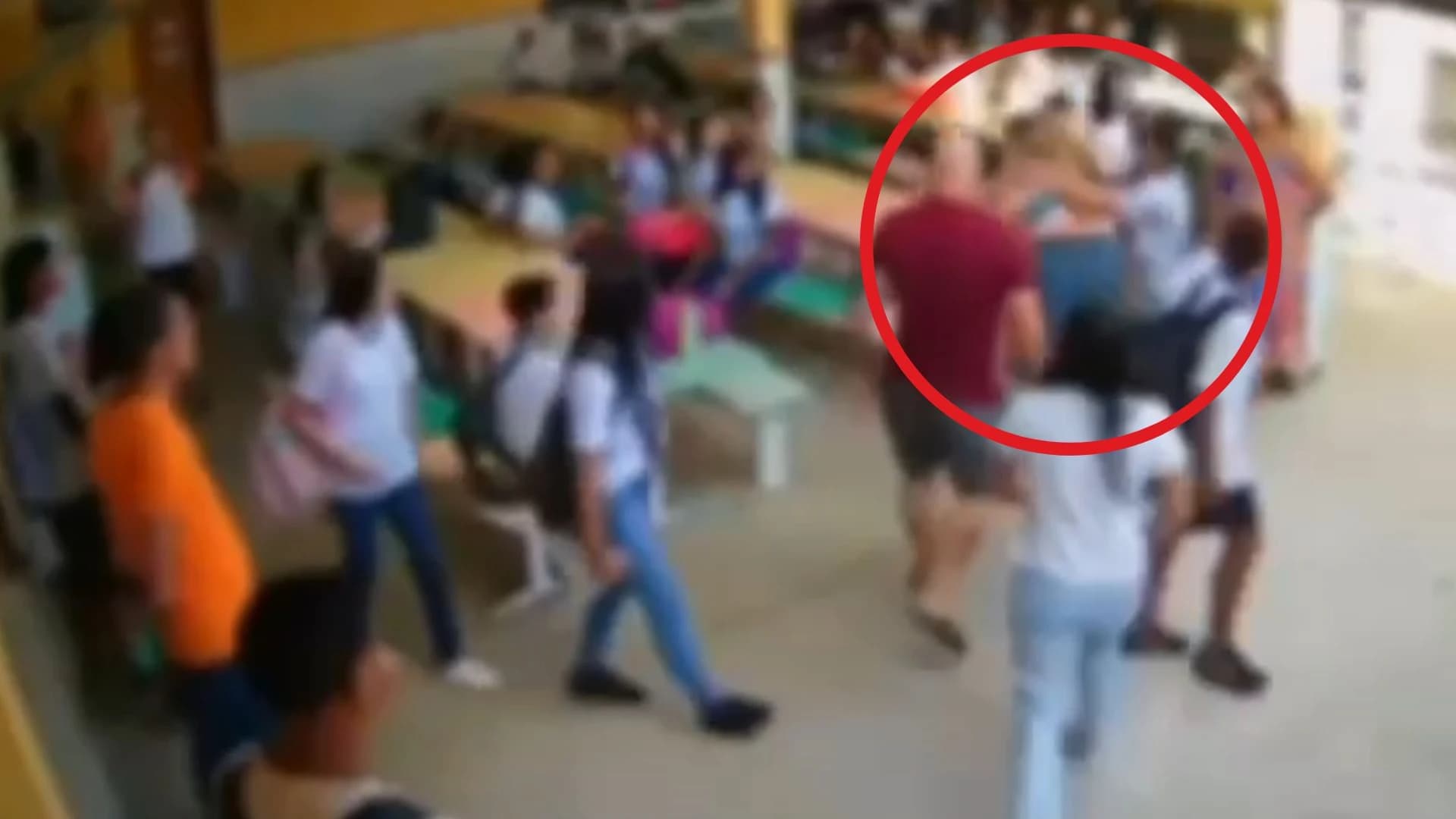 Violência em Escola: Pai e Aluna Agressivos Contra Coordenadoras