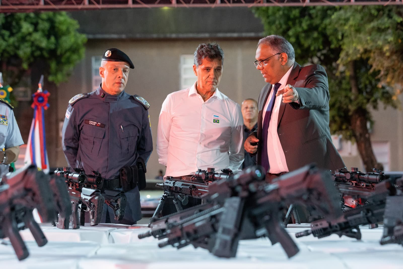 Estado Presente: Vice-governador confirma entrega de 1.039 fuzis e viaturas à Polícia Militar