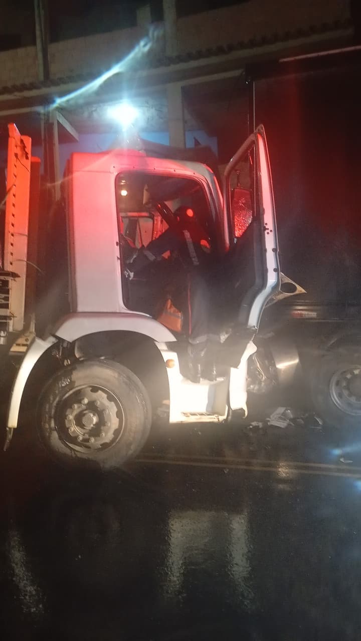 Colisão Grave em Atílio Vivacqua Causa Interdição e Deixa Feridos