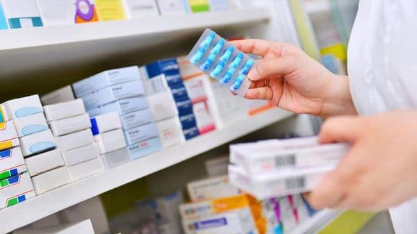 Câmara aprova venda de medicamentos em supermercados; projeto vai à sanção presidencial