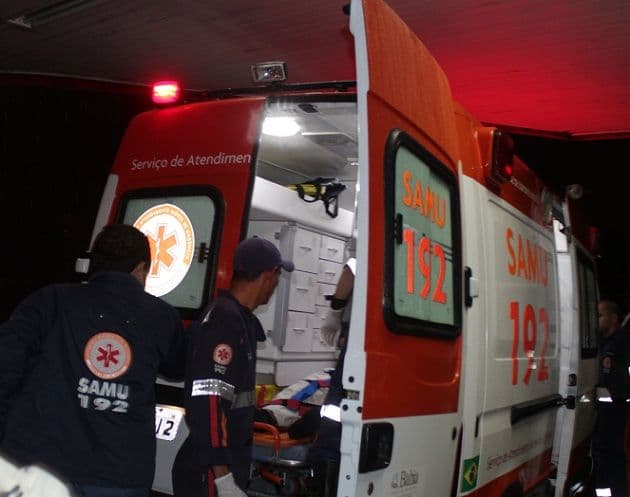 Colisão entre Moto e Carro Deixa Duas Mulheres Feridas na BR 393