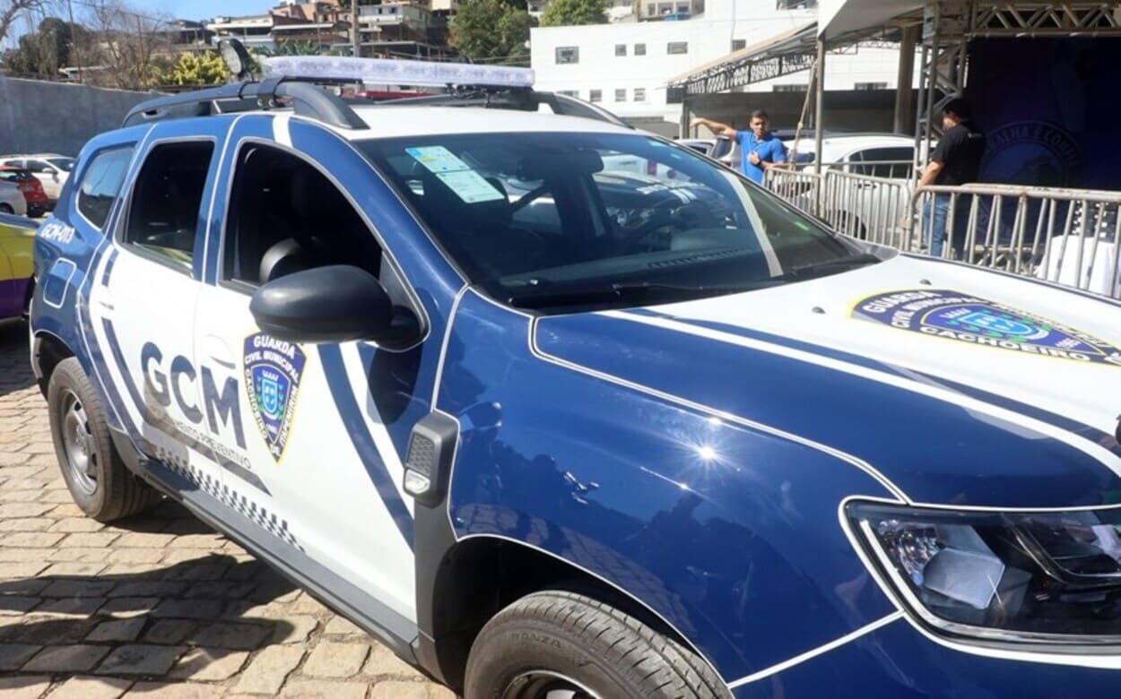 Violência Doméstica: Homem é Detido com Facas Após Agressão em Sorveteria