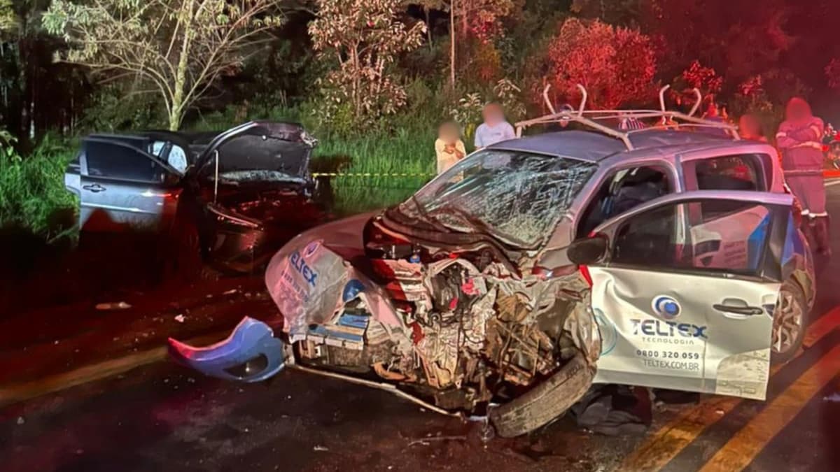 Colisão Frontal na BR 262 Deixa Feridos