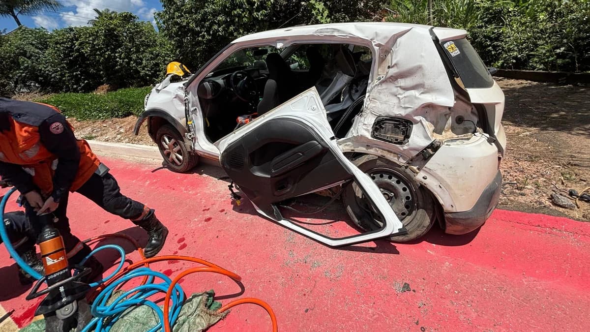 Entregador fica ferido após acidente com caminhão em Venda Nova do Imigrante