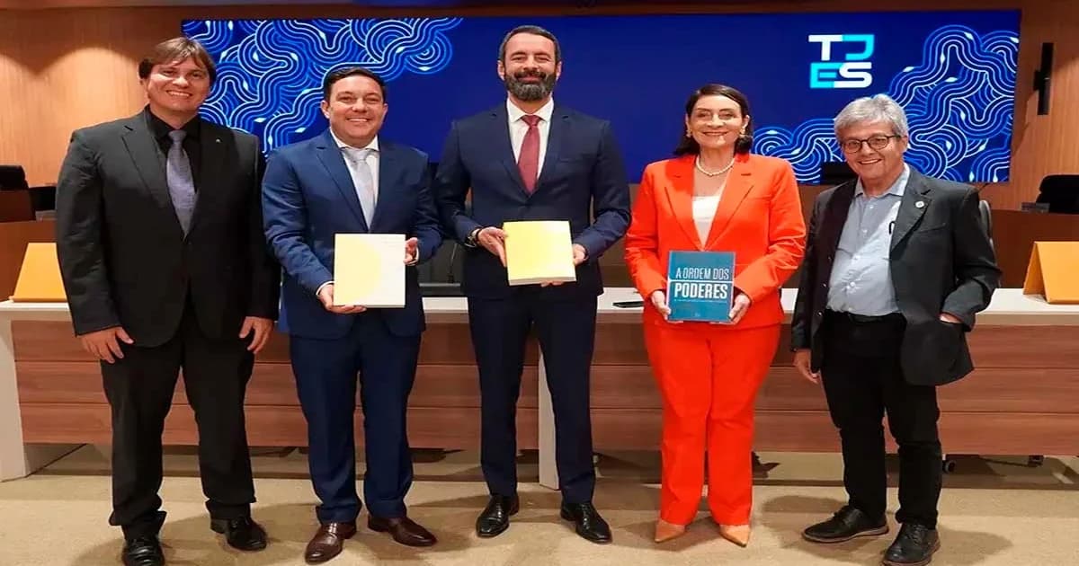 Obras Históricas Celebram Transformação do Espírito Santo