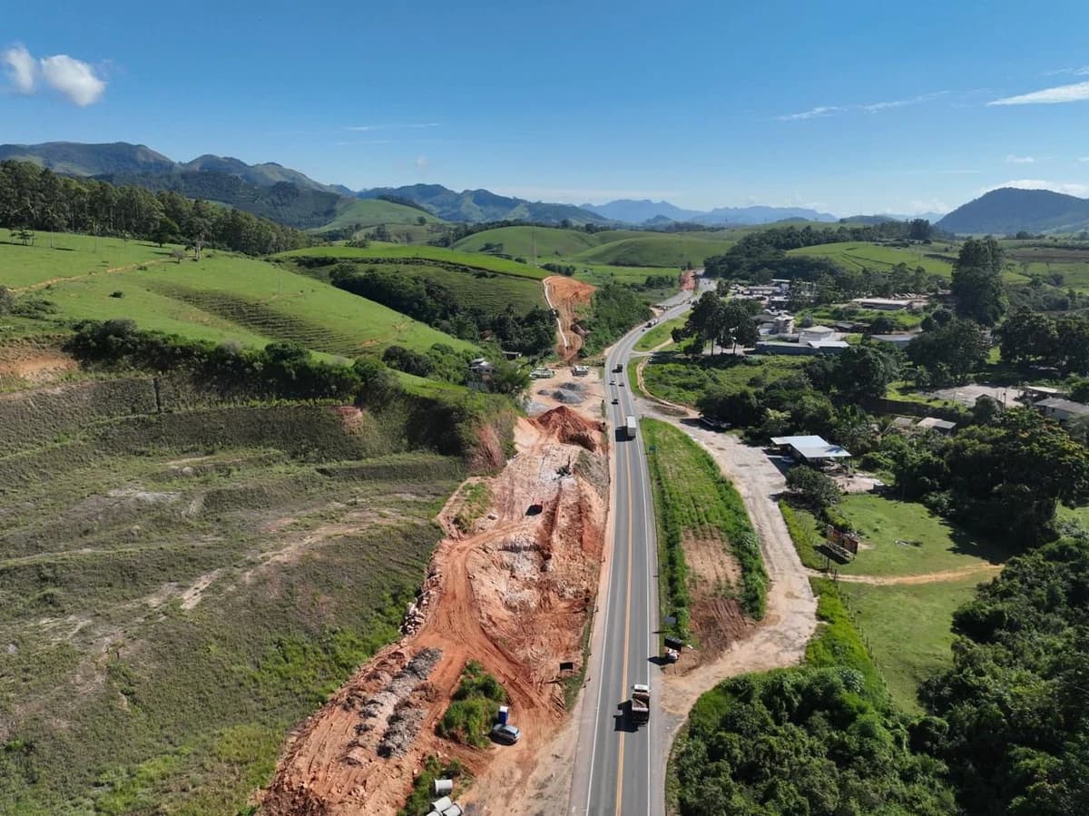 BR-101: Interdição de uma hora para desmonte de rochas no ES