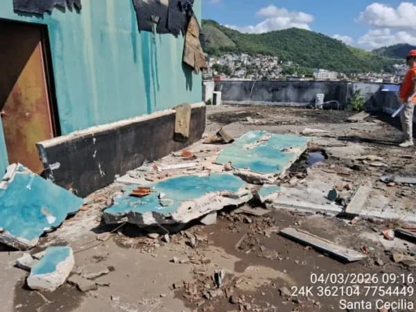 Caixa d'água rompe e inunda prédios em Vitória