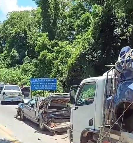 Engavetamento na BR-101 Interrompe Tráfego no Sul do ES