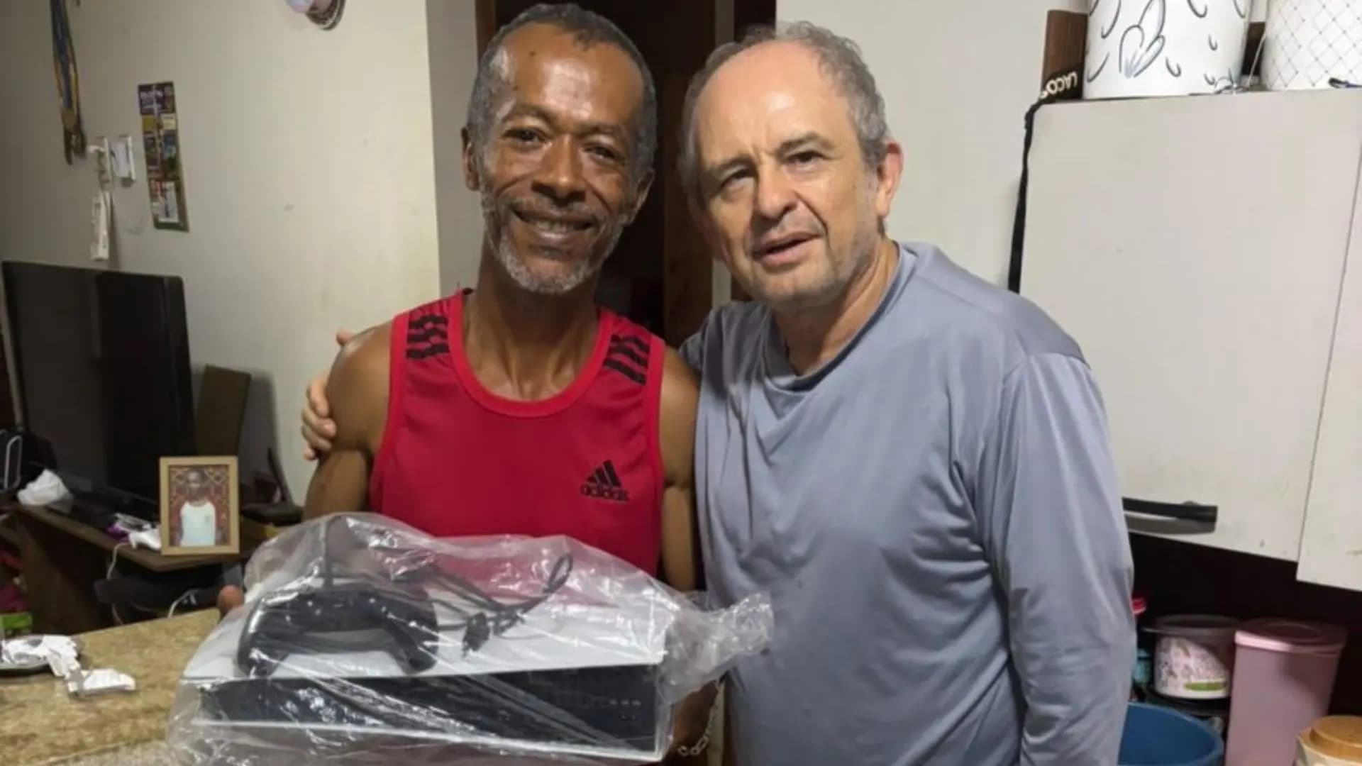 Herói Inesperado: Gari Devolve PS5 Roubado
