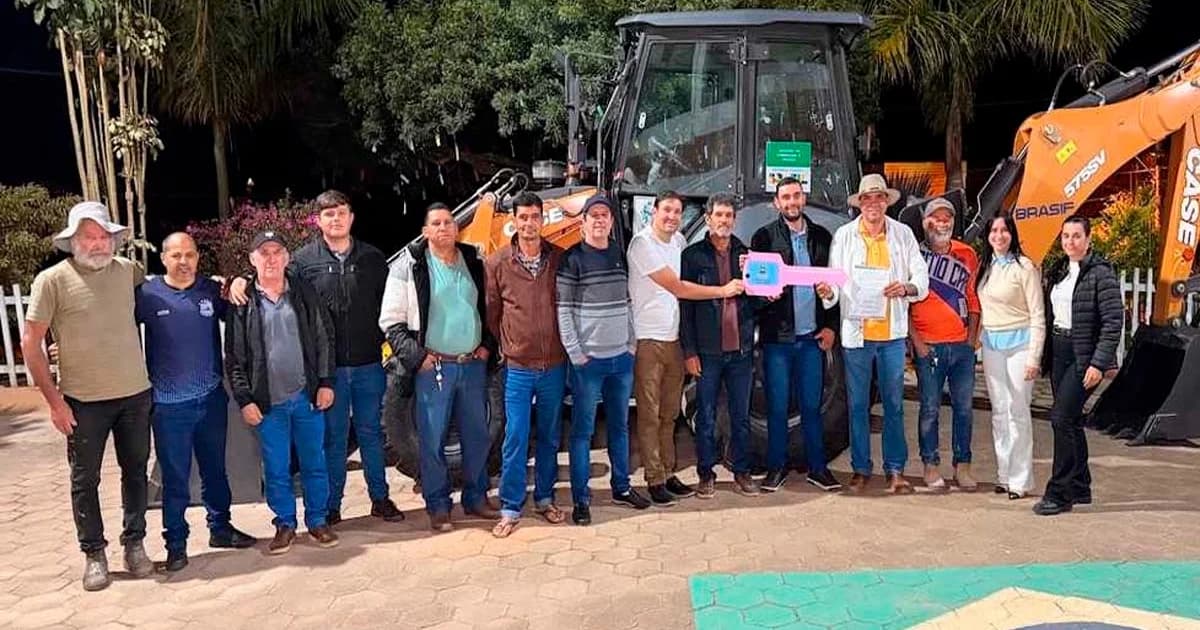 Muniz Freire Investe em Infraestrutura Rural com Nova Retroescavadeira