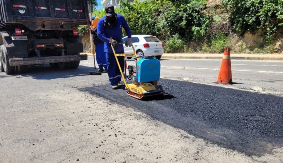 Corredor de Mobilidade Urbana Recebe Intervenção Asfáltica para Melhorar Segurança e Tráfego