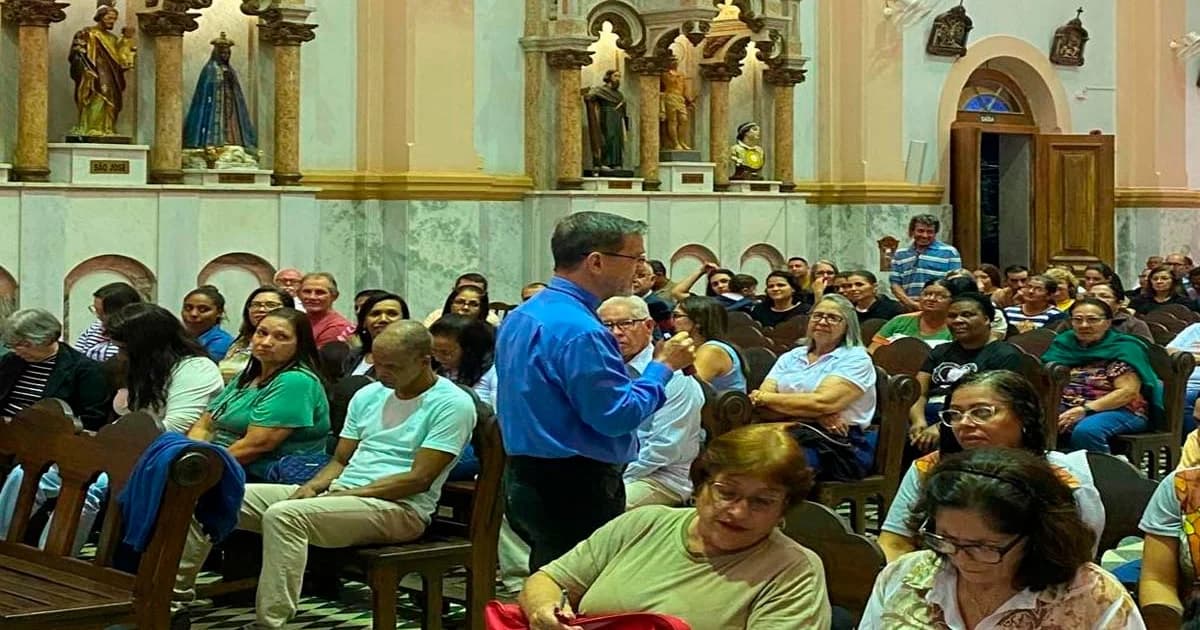 Formação Católica em Muqui Atrai Centenas para Debater Inteligência Artificial e Dignidade Humana