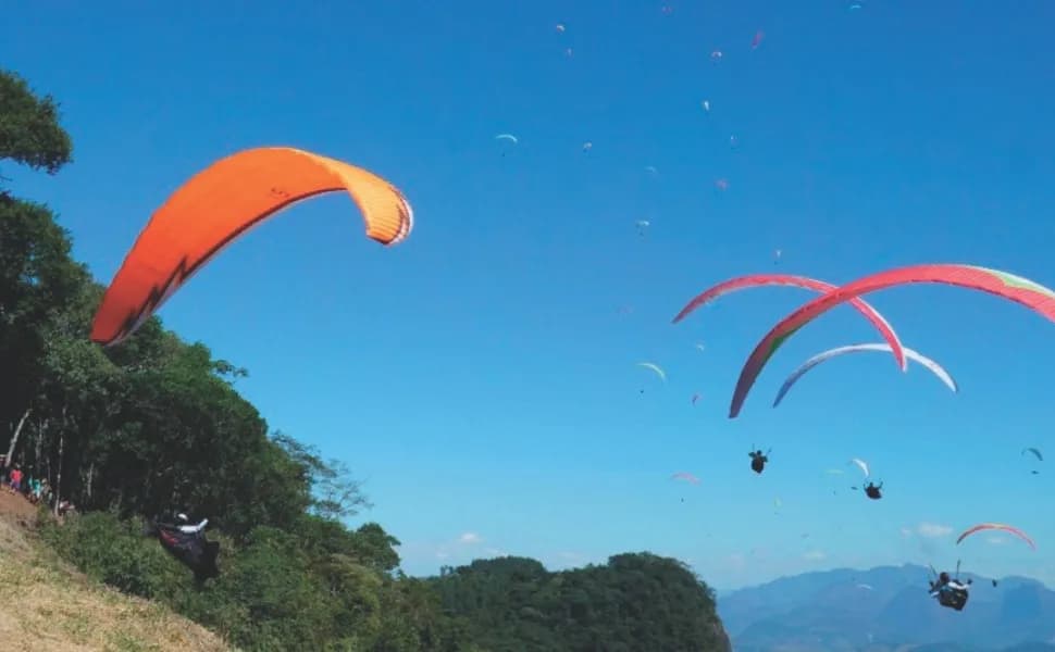 Castelo Conquista Céus e Economia com Pan-Americano de Parapente