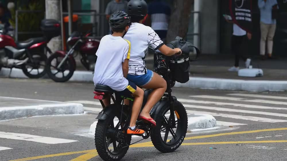 Vitória Regulamenta Mobilidade Individual: Ciclistas e Patinetes Têm Novas Regras